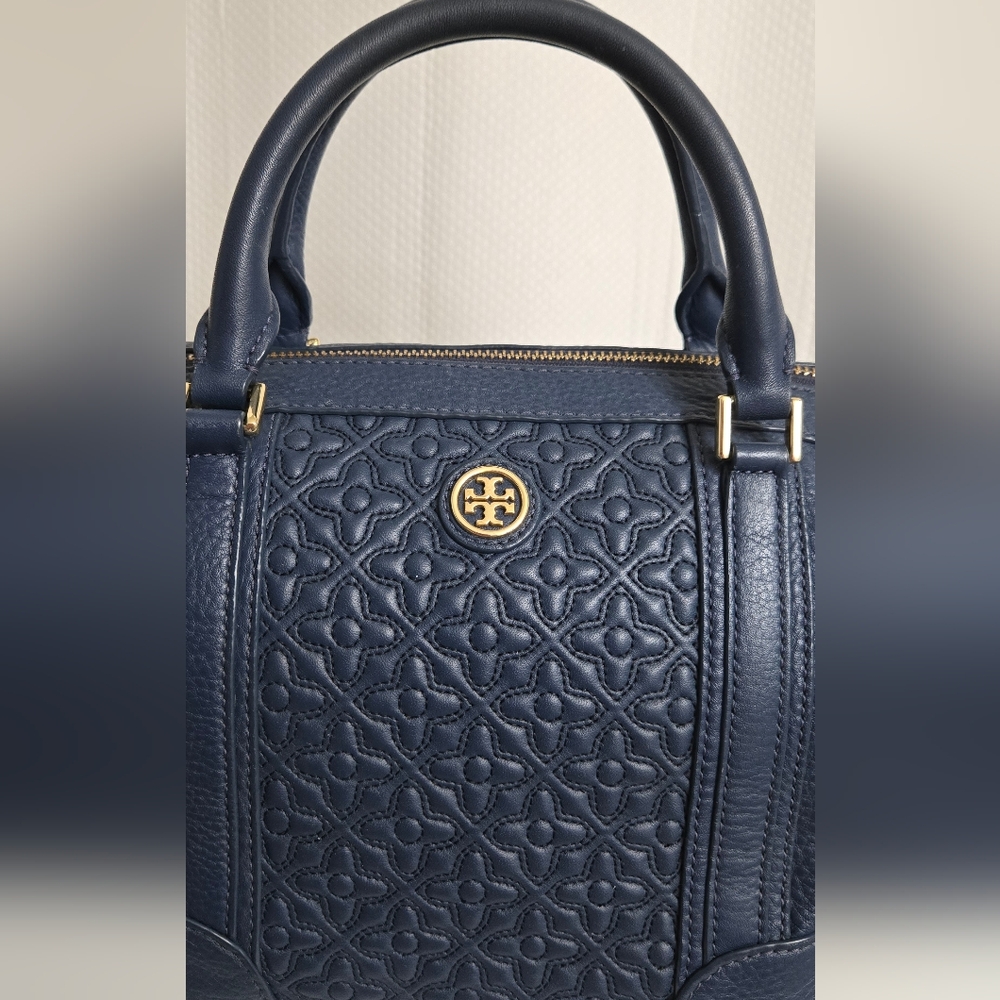 EUC Tory Burch Bryant Satchel Quilted Leather Bag in Navy - Picture 2 of 12